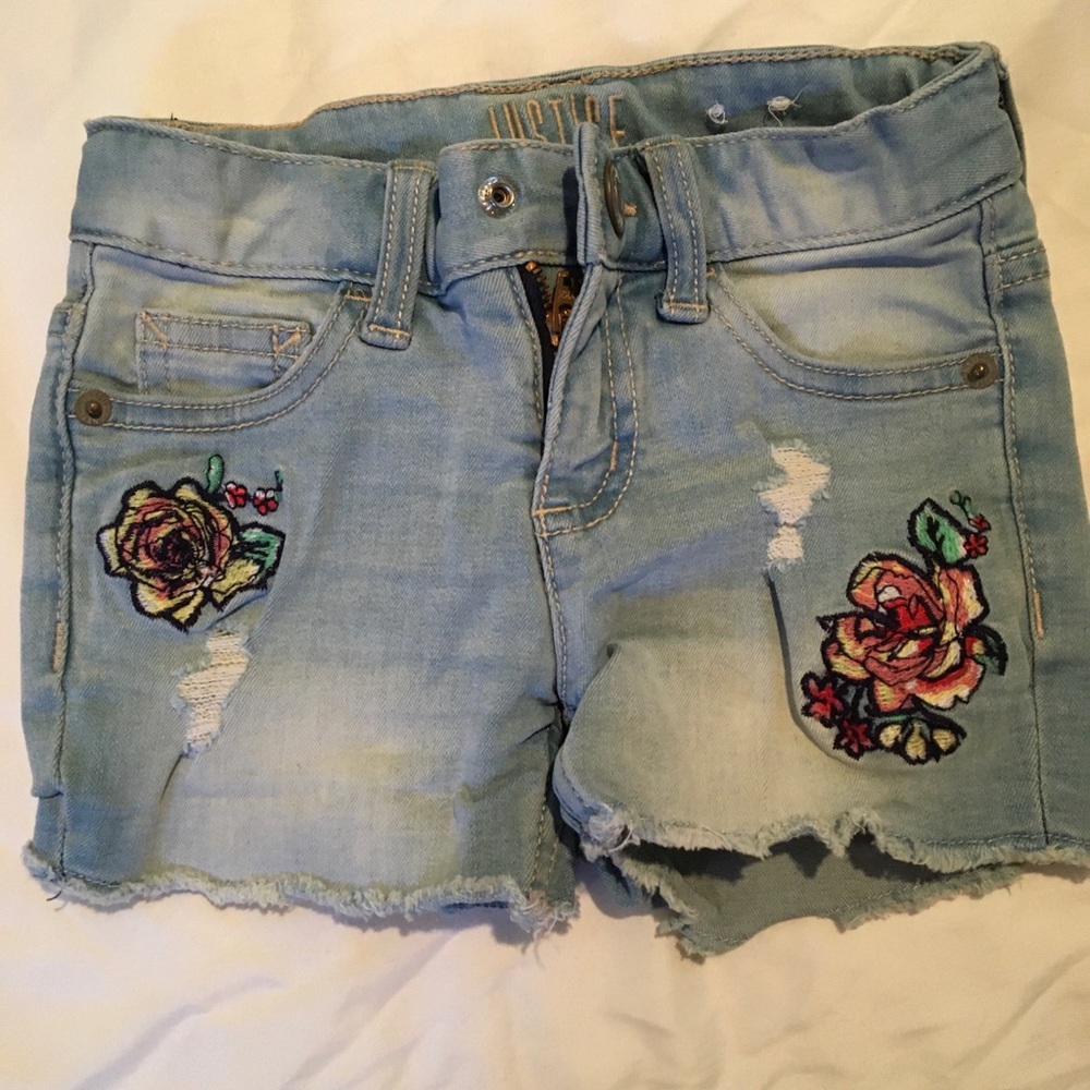 Girls jean shorts with floral patches